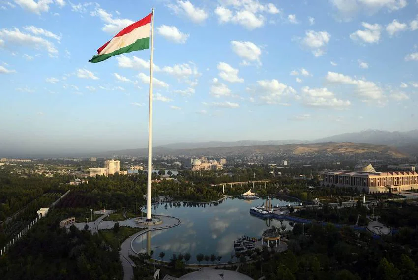 Флаг Таджикистана.jpg