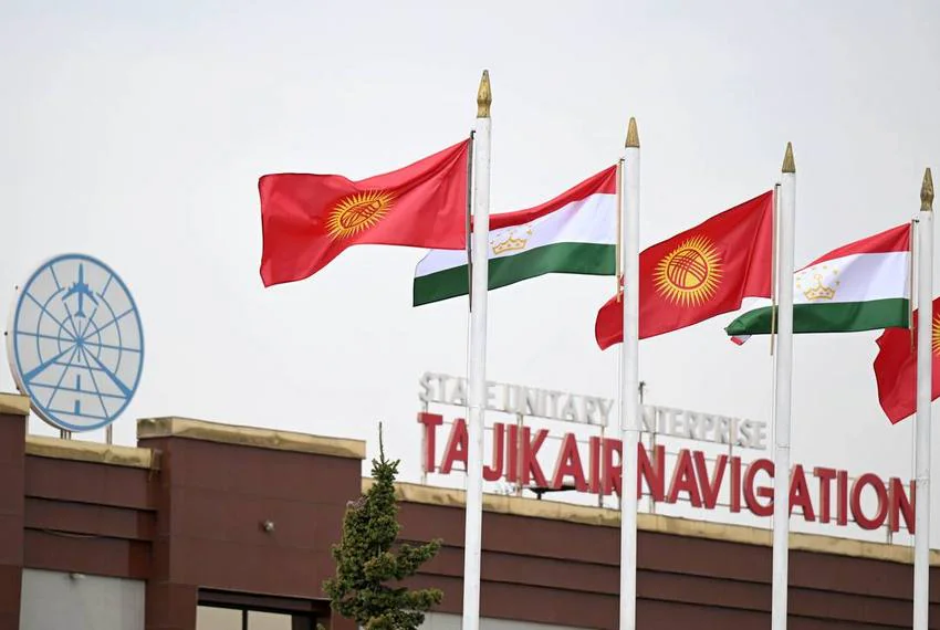 Флаги Кыргызстан-Таджикистан.jpg