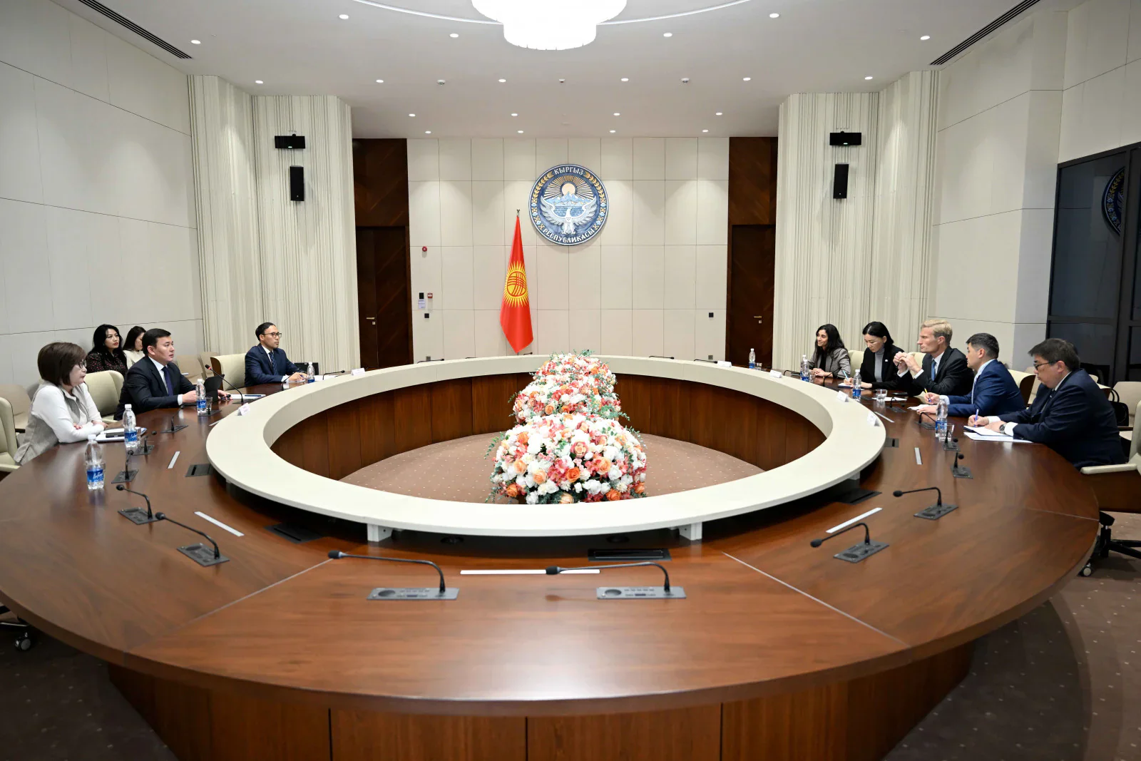 Kyrgyz Cabinet, UN WFP discuss development of school meals system