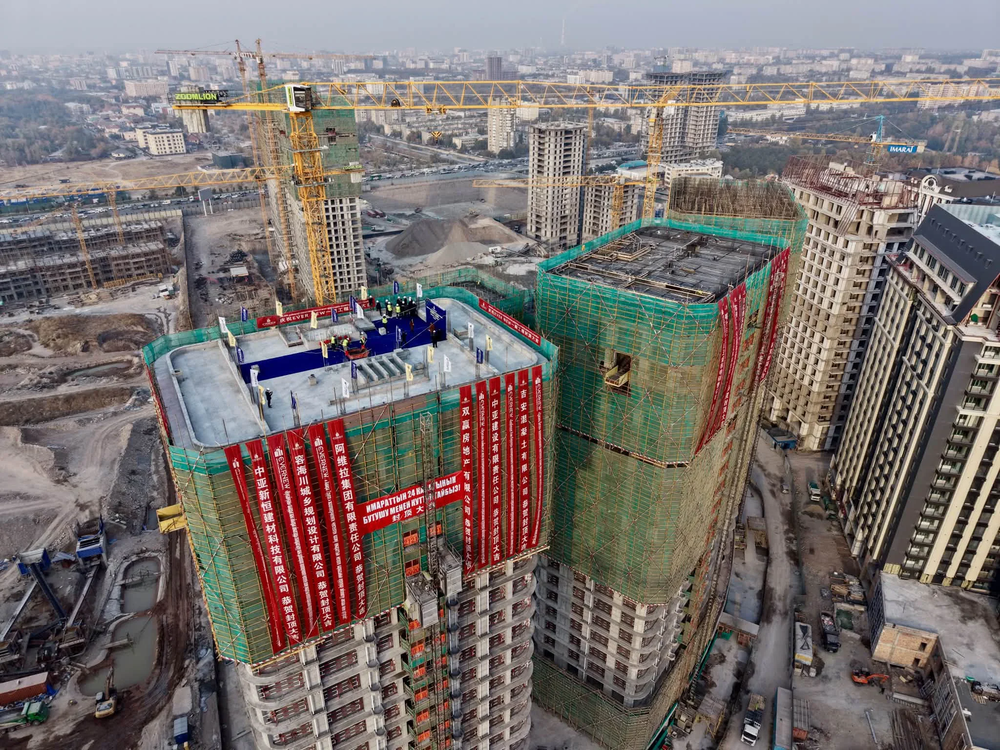 Бишкекте 40 кабаттуу турак үй курулууда. Министр бийик имараттарды текшерди