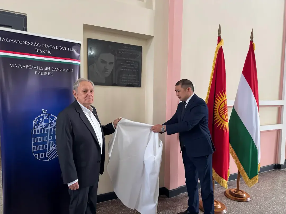 Memorial plaque to Hungarian sculptor Laszlo Meszaros unveiled in Bishkek