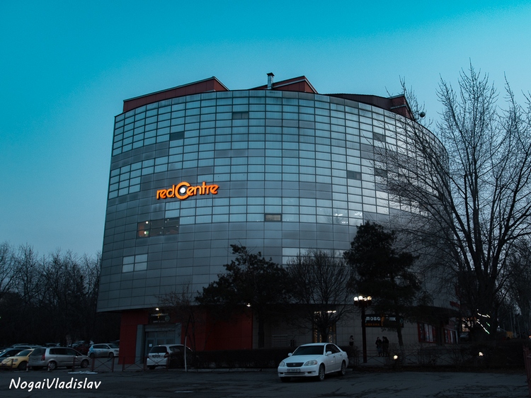 Владислава Ногая. Бишкек, площадь Победы, Red Centre
