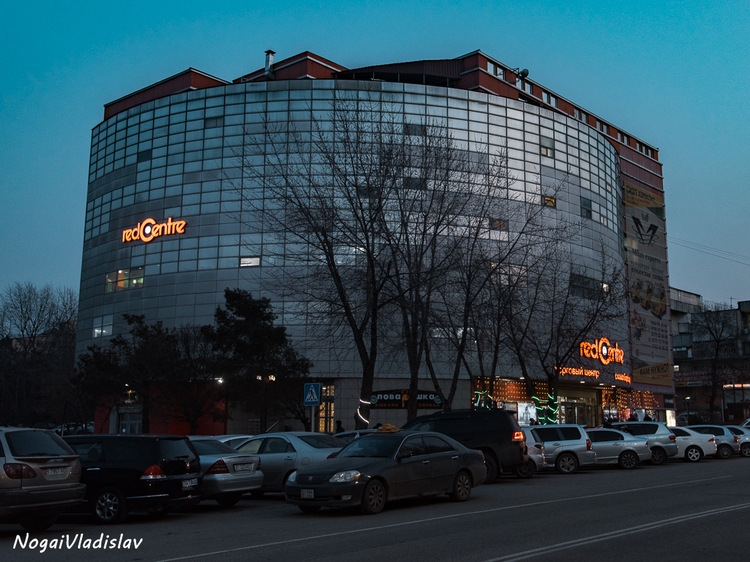 Владислава Ногая. Бишкек, площадь Победы, Red Centre