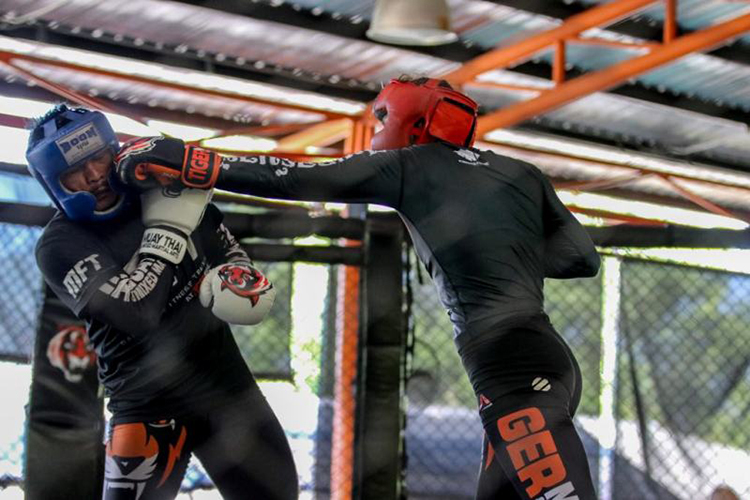 Антонина Шевченко (справа) готовится к новому бою в UFC