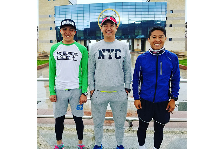 Участники экоакции Казбек Мияров, Данияр Оморов и Нуршат Абакиров