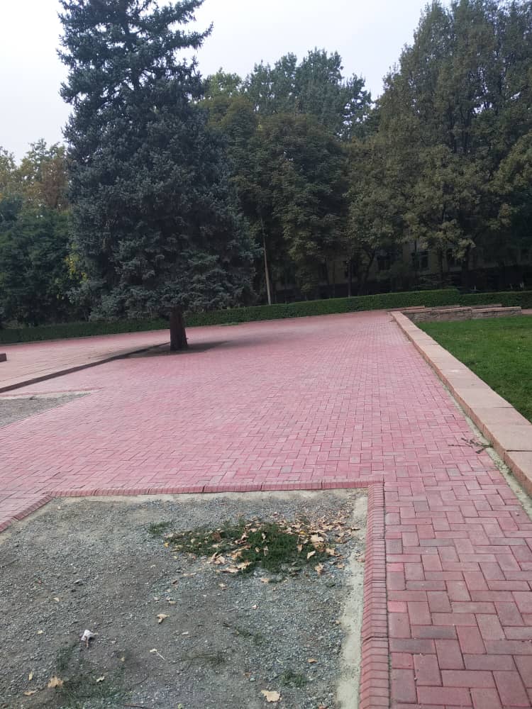 Батут на бульваре Эркиндик демонтировали
