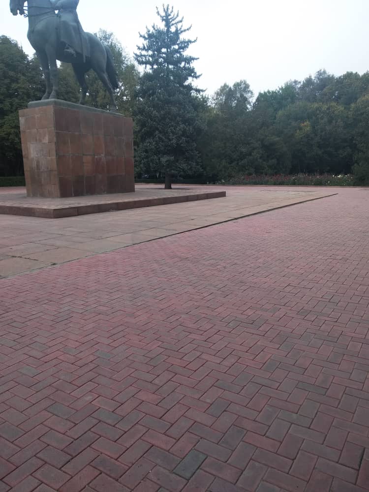 Батут на бульваре Эркиндик демонтировали