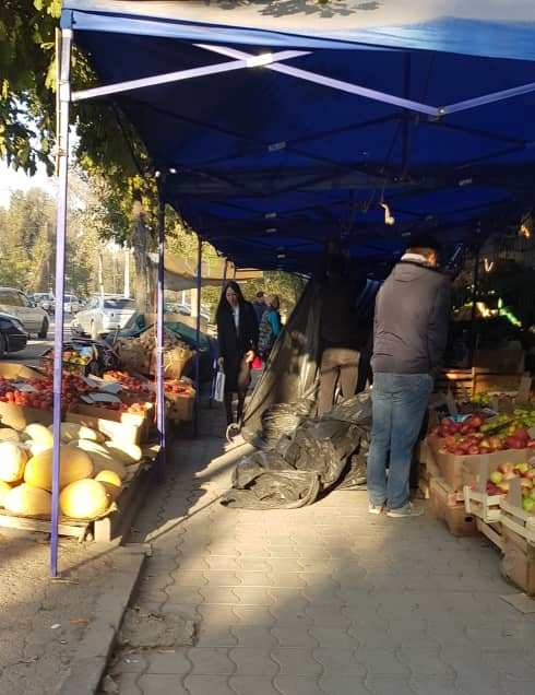 Торговля на тротуаре