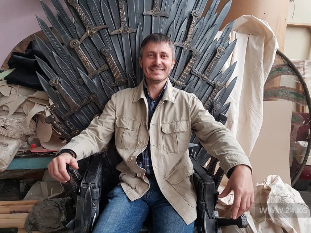 Николай Жестовский изготовил копию знаменитого железного трона из сериала «Игра престолов»