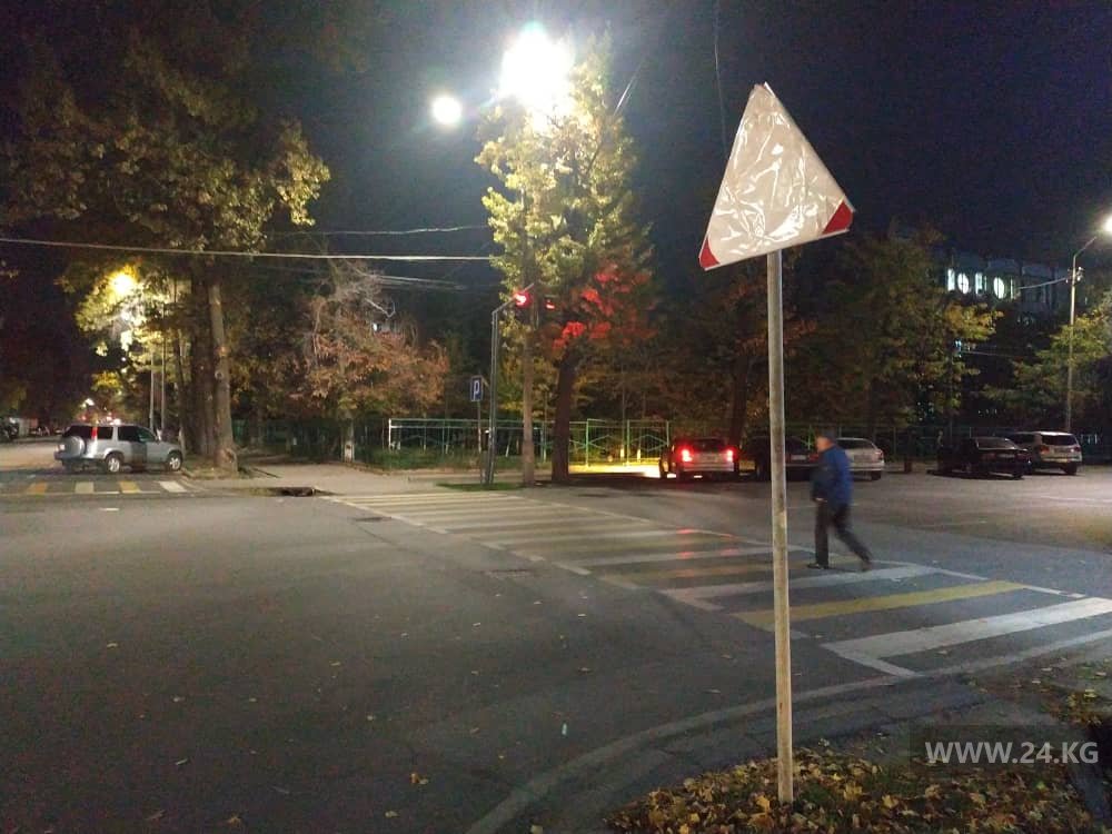 Дорожный знак в Бишкеке