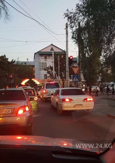 Перекресток улиц Ахунбаева и Абая