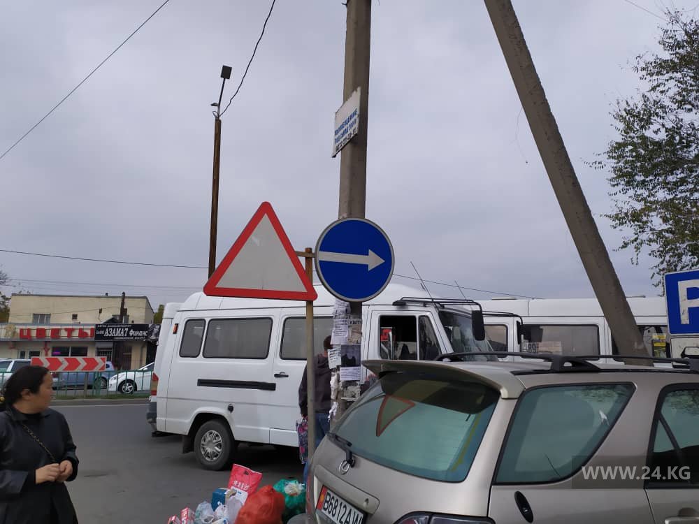 Дорожный знак в Бишкеке