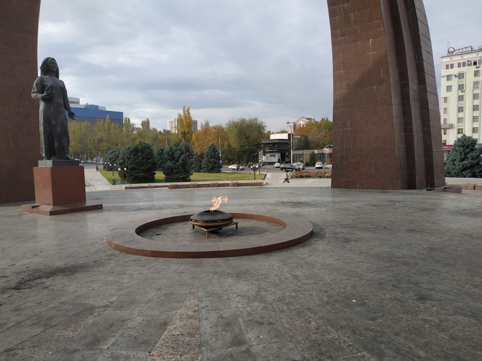 Площадь Победы нуждается в генеральной уборке