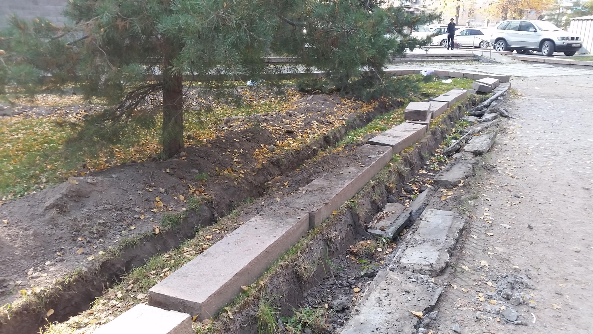 В Бишкеке начали реконструкцию сквера имени Горького