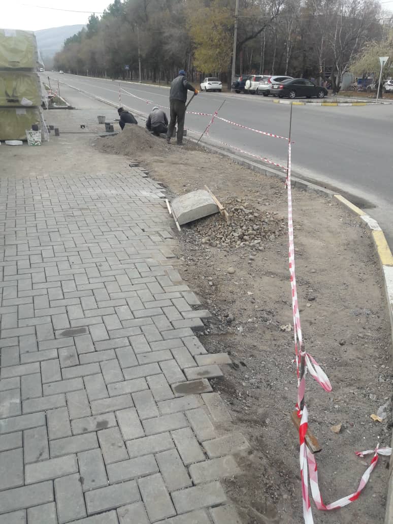 На улице Рысмендиева восстановили тротуар