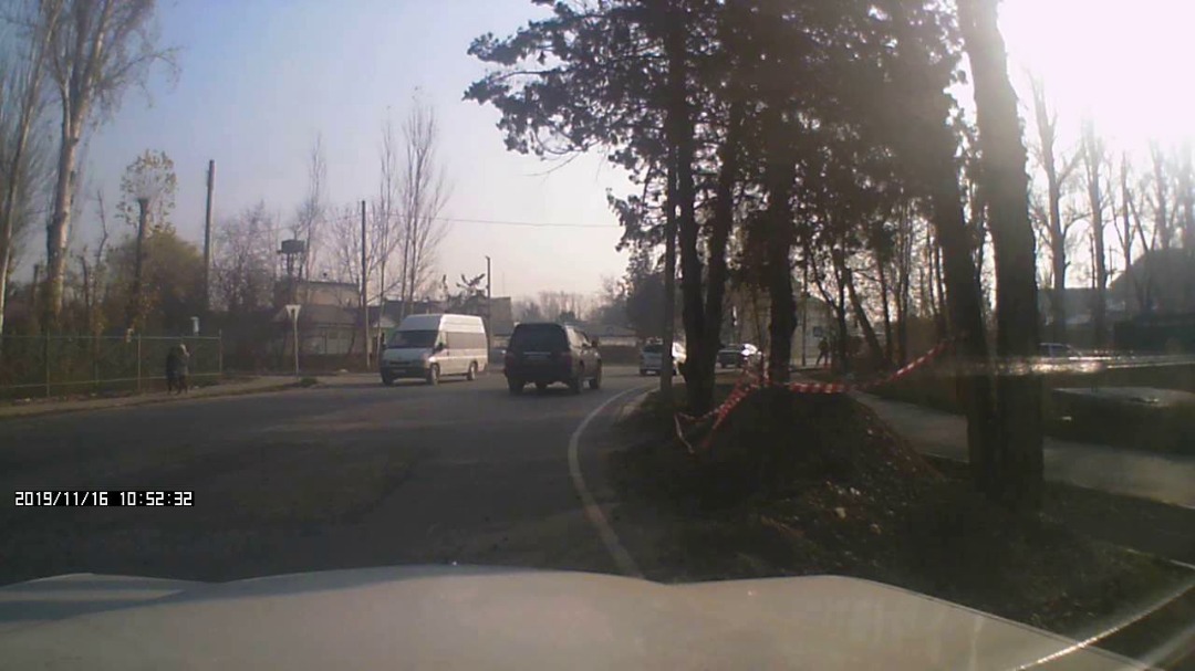 Кадры видеозаписи с авторегистратора