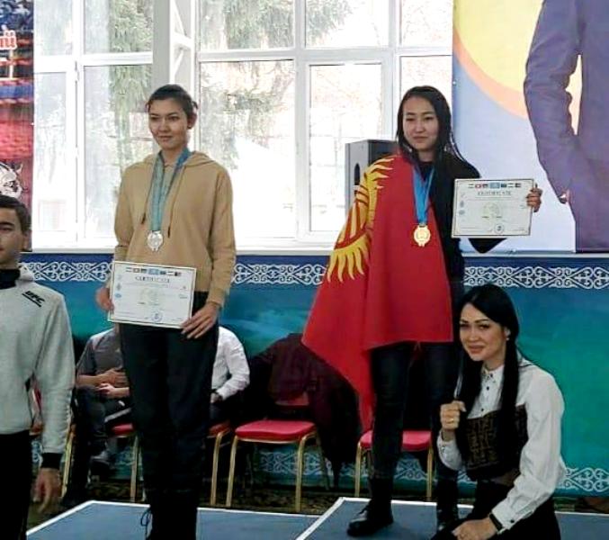 Толгонай Калназарова (справа) на чемпионате Центральной Азии - 2019 по джиткундо