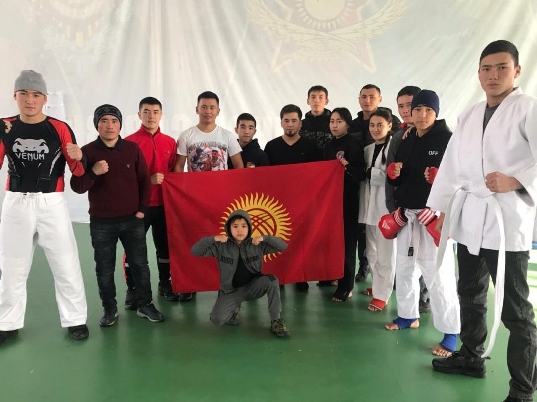 Толгонай Калназарова (шестая справа) на чемпионате Центральной Азии - 2019 по джиткундо