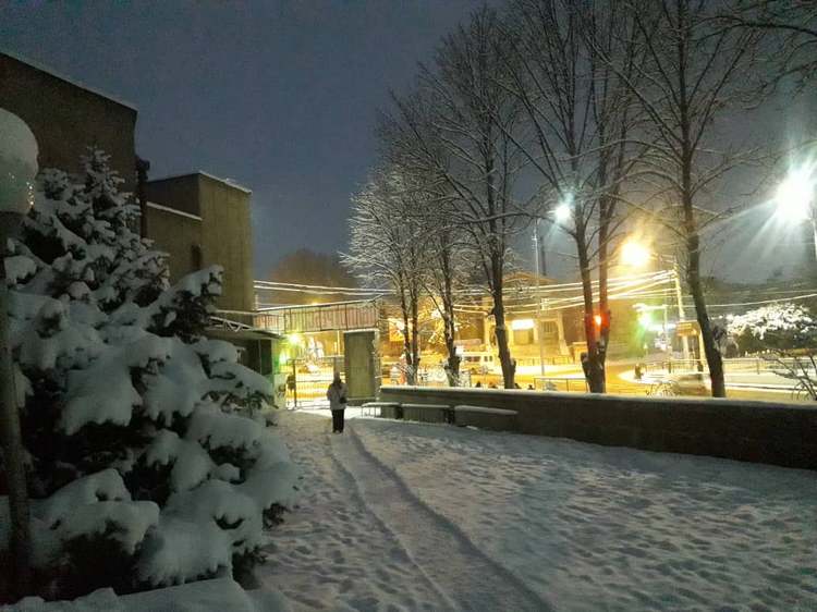 Ночной Ош в снегу