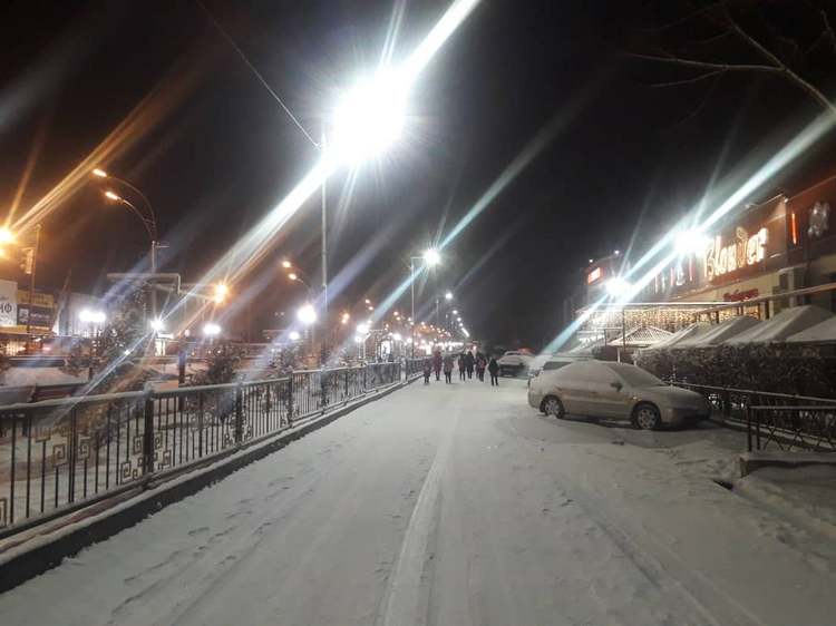 Ночной Ош в снегу
