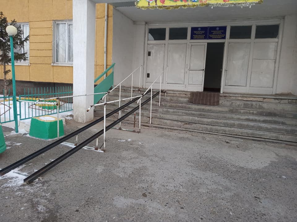 Экстремальный пандус установили у областной стоматологической поликлиники Нарына