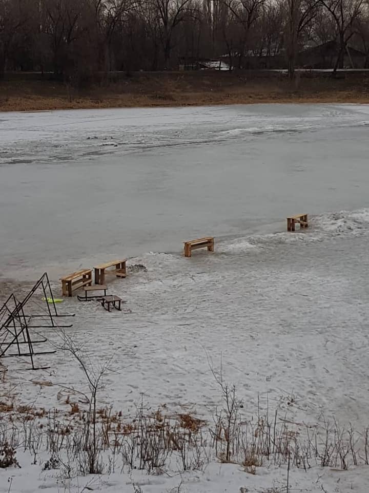 Бишкекчанин возмущен состоянием бесплатного городского катка