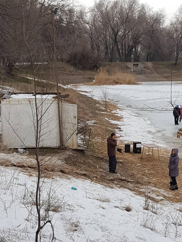 Бишкекчанин возмущен состоянием бесплатного городского катка