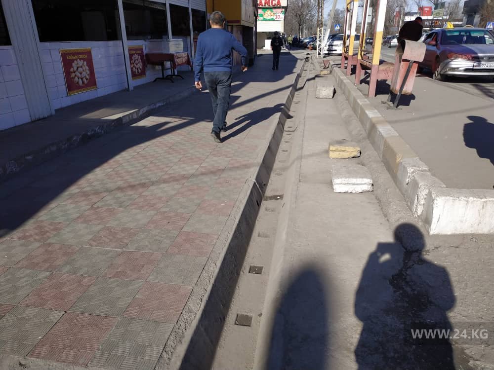 Остановка на улице Асаналиева
