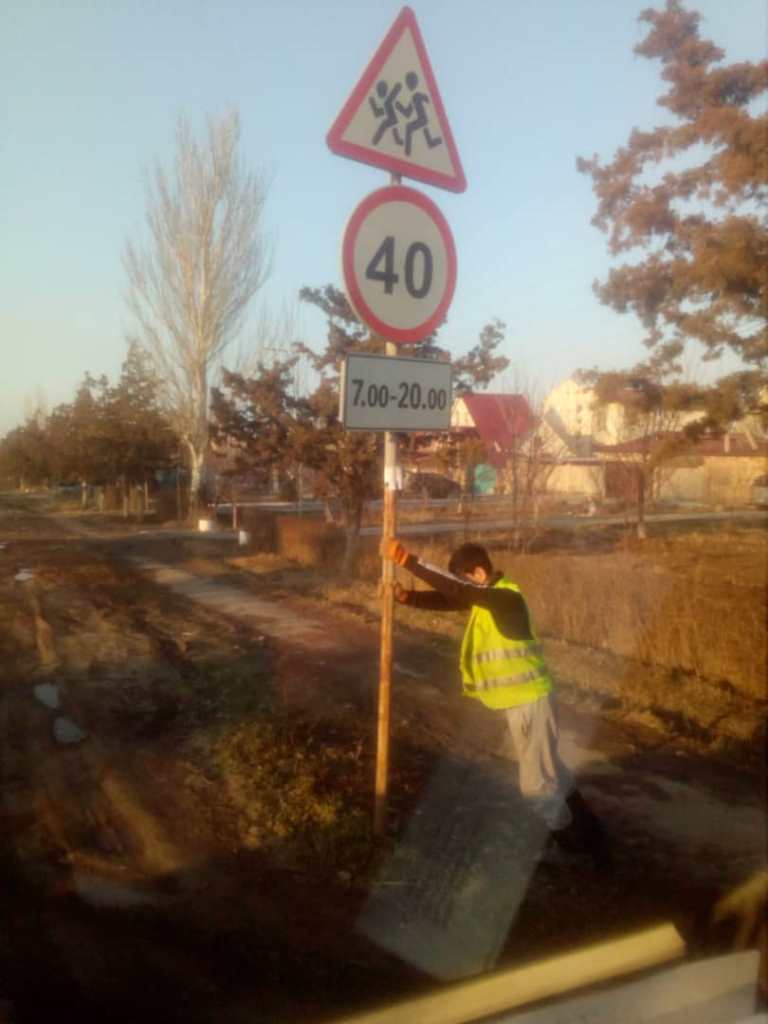 Сотрудники Бишкекасфальтсервиса восстановили дорожные знаки