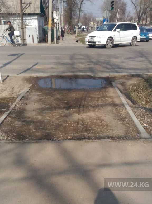 Тротуар на улице Тоголока Молдо