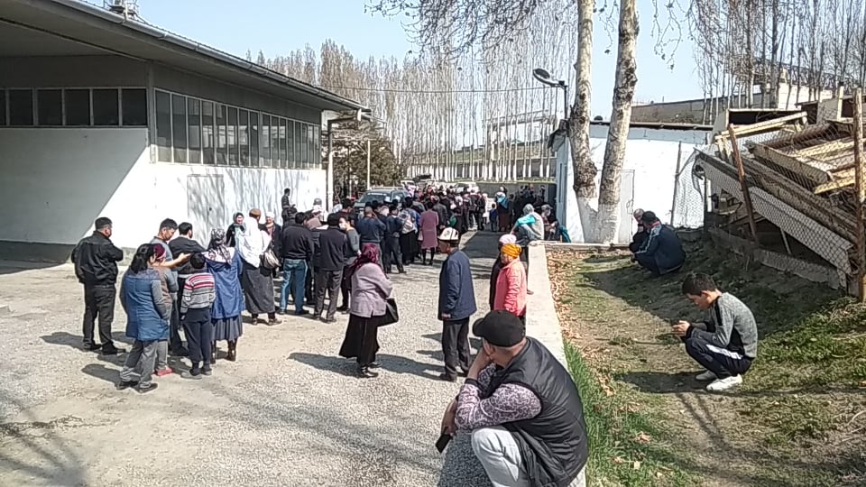 Товар отпускают по талонам