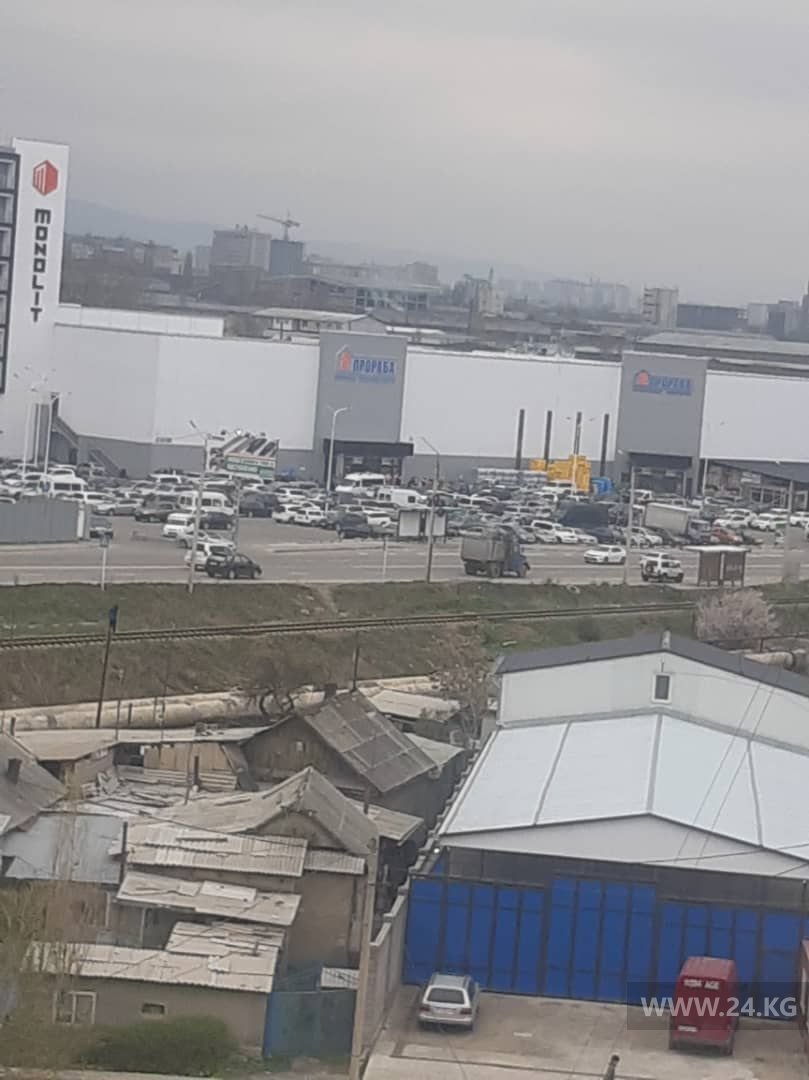 Гипермаркет стройматериалов продолжает работать