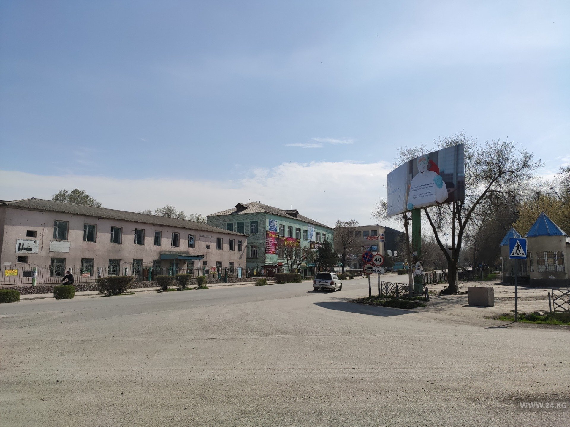 Улицы городов и сел после введения карантина опустели