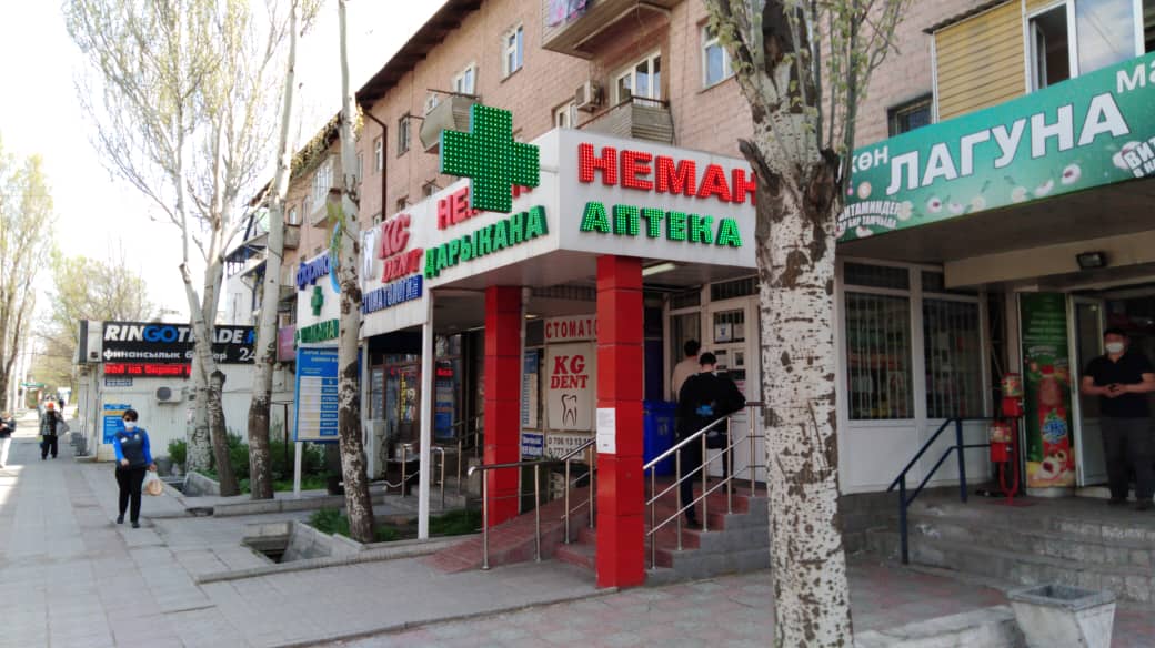 В аптеке Бишкека одноразовые маски продают по 27 сомов