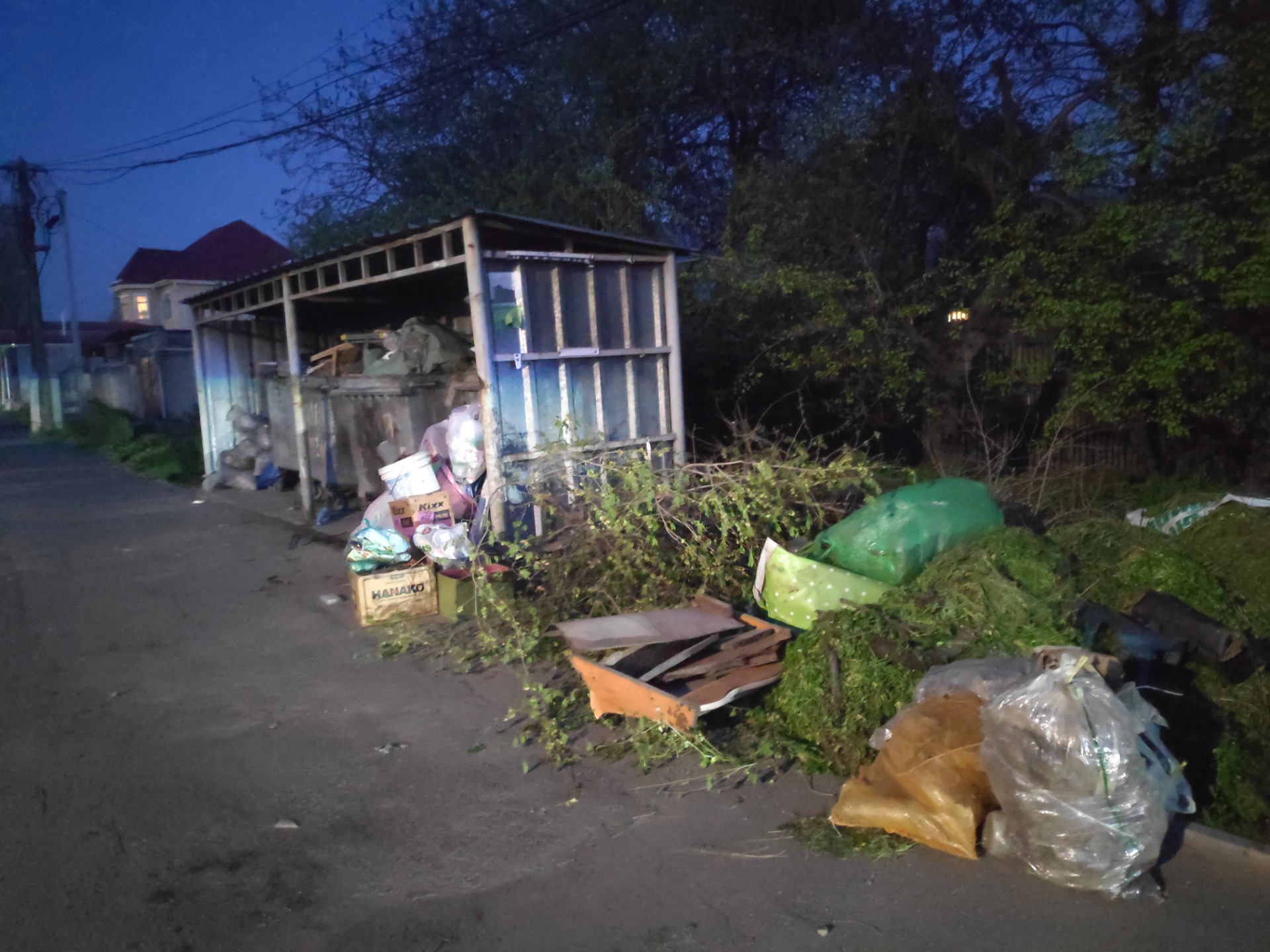 В Бишкеке стали реже вывозить мусор
