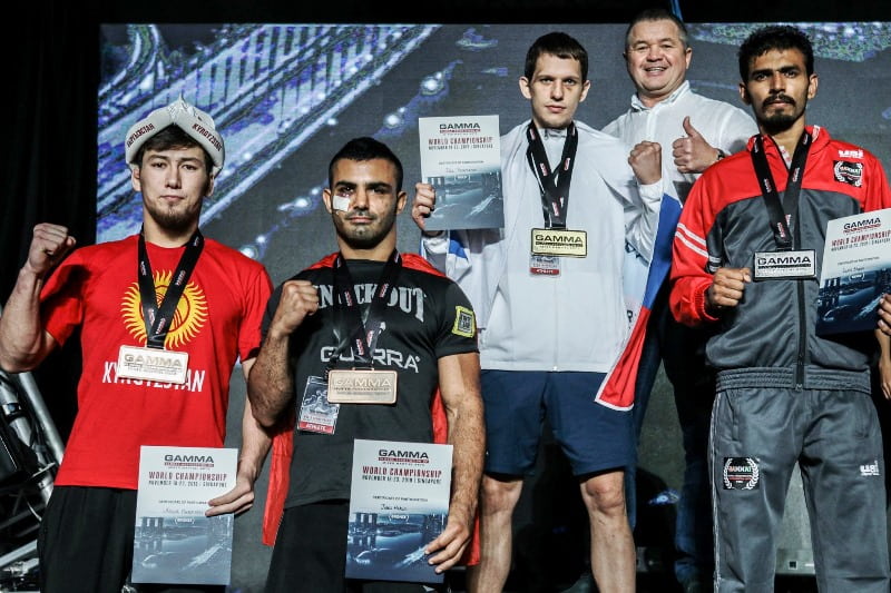 Адилет Нурматов (слева) на чемпионате мира. Сингапур, ноябрь 2019 года