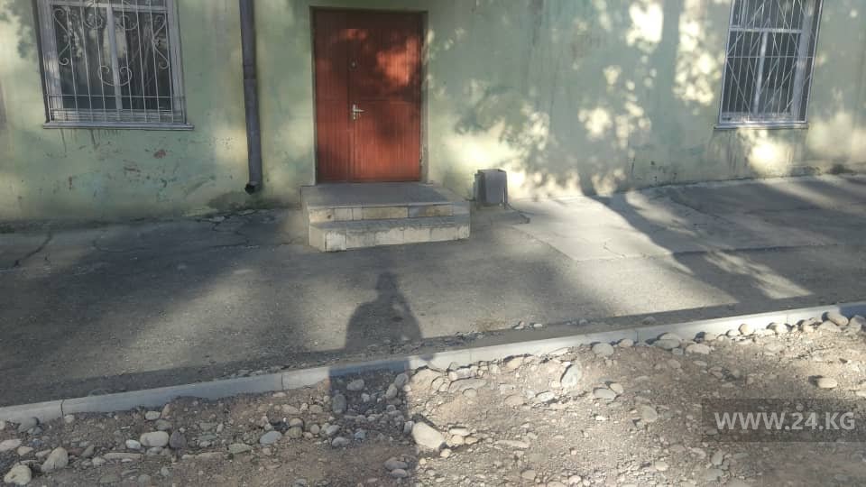 Высокие и некачественные бордюры установили по проспекту Чингиза Айтматова
