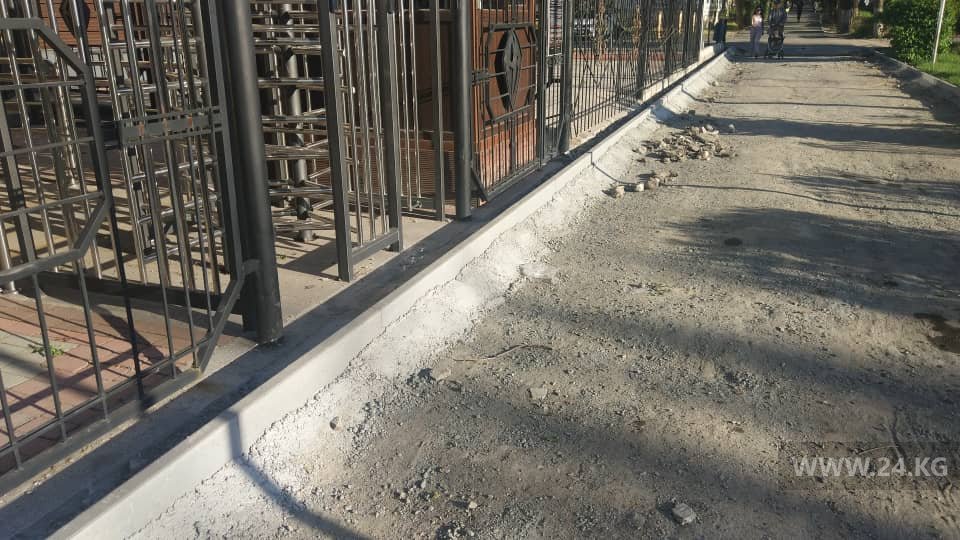 Высокие и некачественные бордюры установили по проспекту Чингиза Айтматова