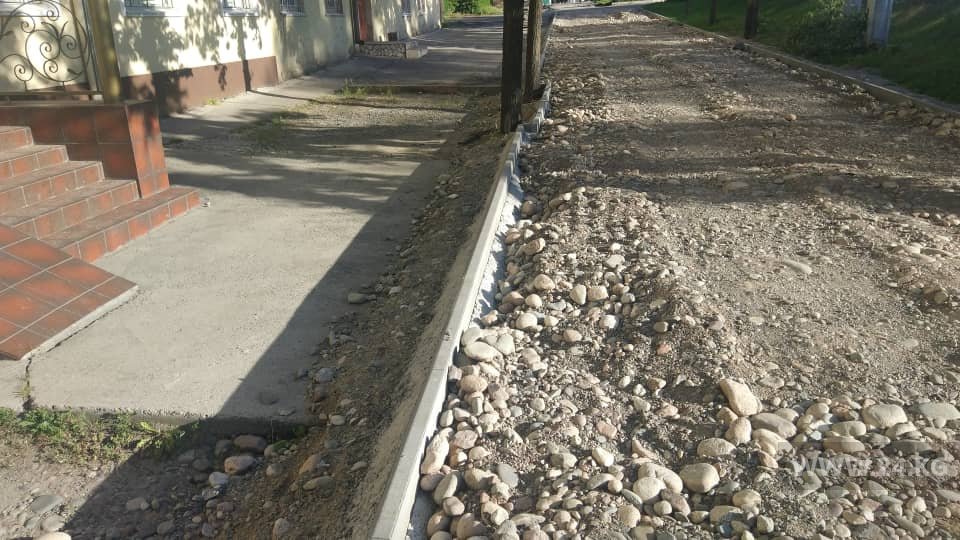 Высокие и некачественные бордюры установили по проспекту Чингиза Айтматова