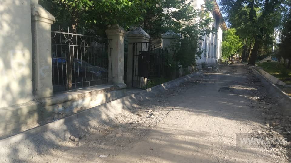 Высокие и некачественные бордюры установили по проспекту Чингиза Айтматова