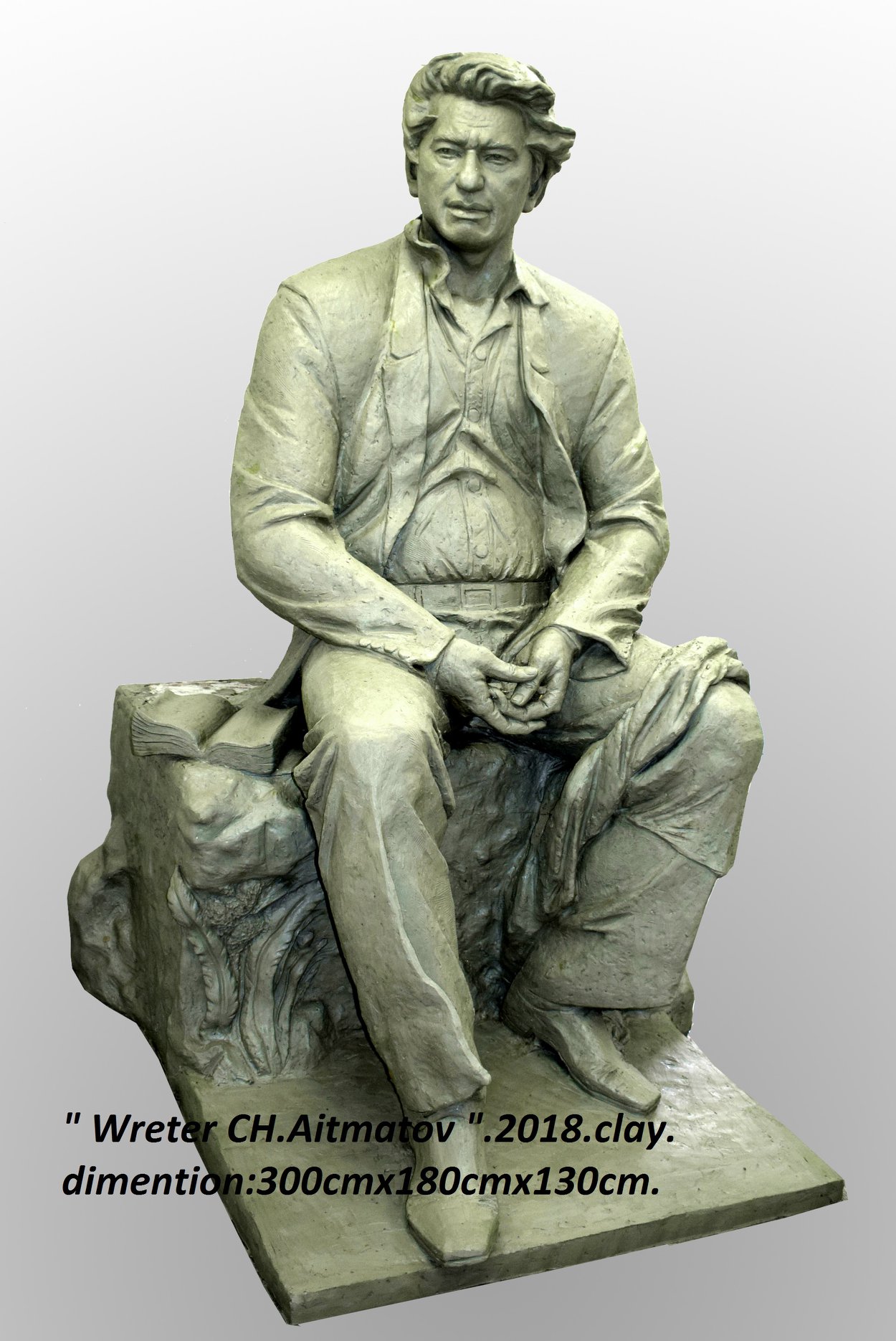 Санкт-Петербург. Памятник Чингизу Айтматову. Глина