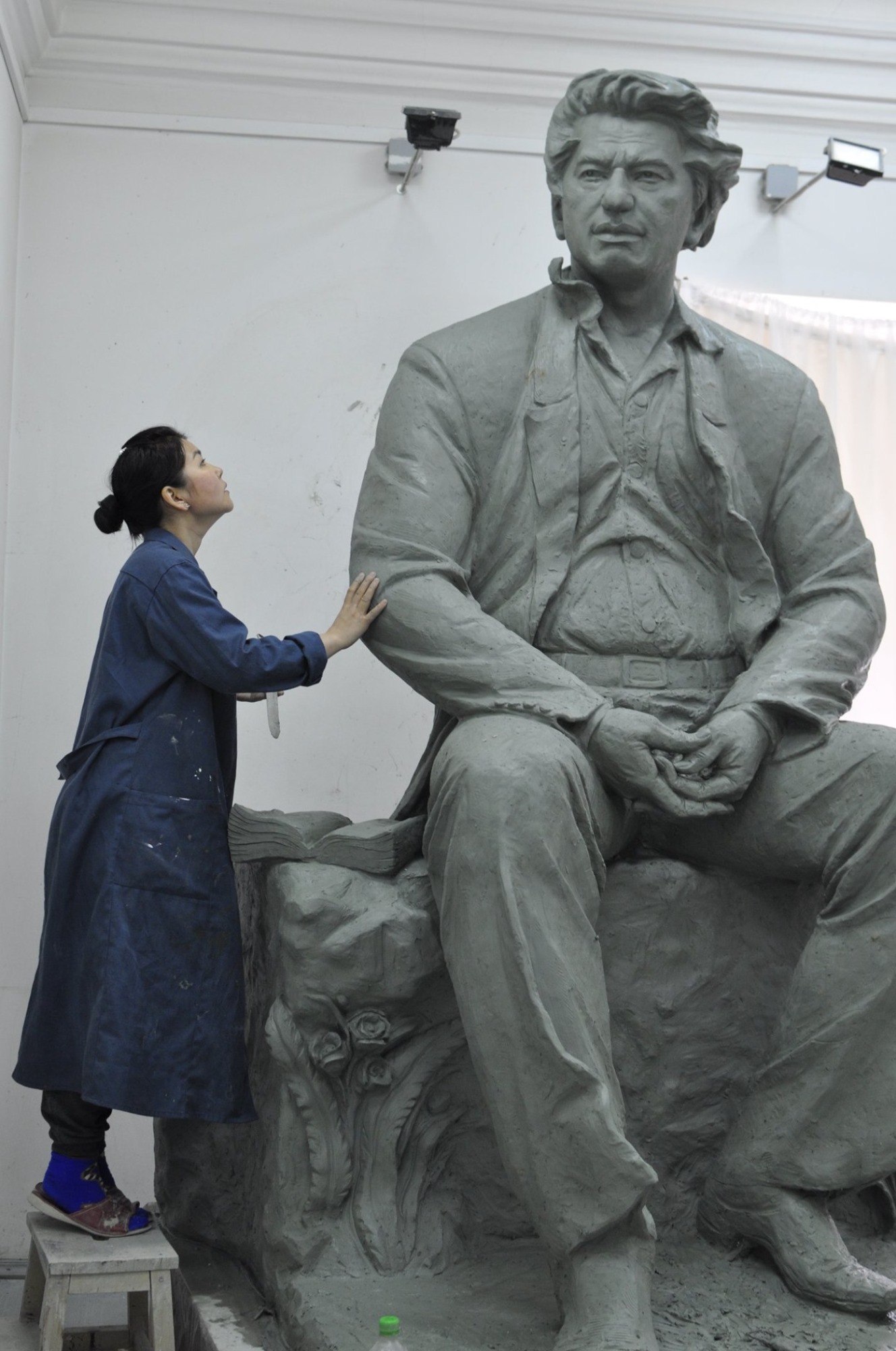 Санкт-Петербург. Памятник Чингизу Айтматову. Глина