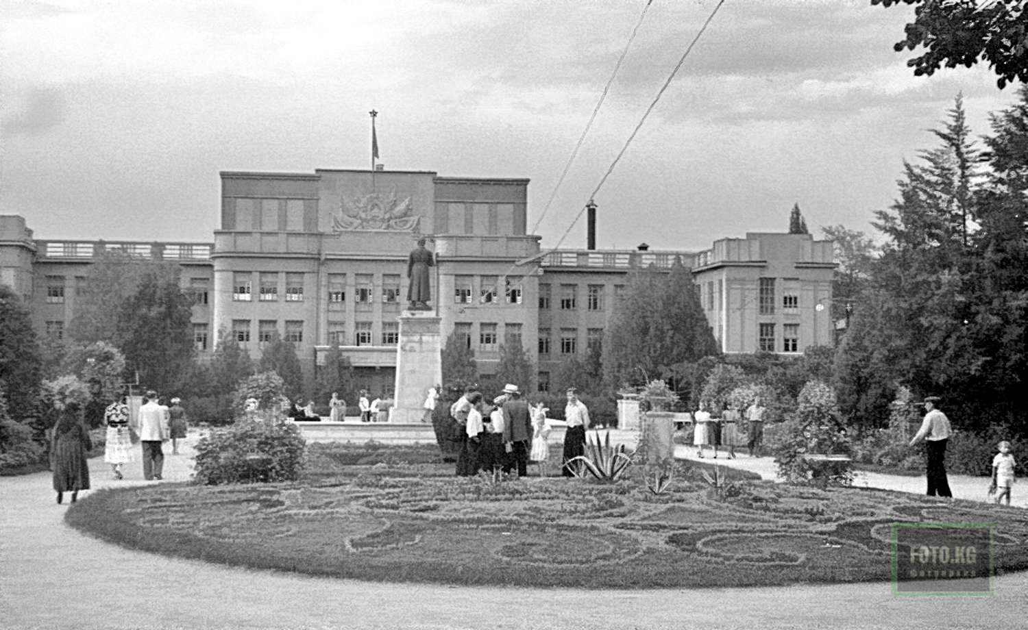 Здание Президиума Верховного Совета Киргизской ССР. 1950-е годы