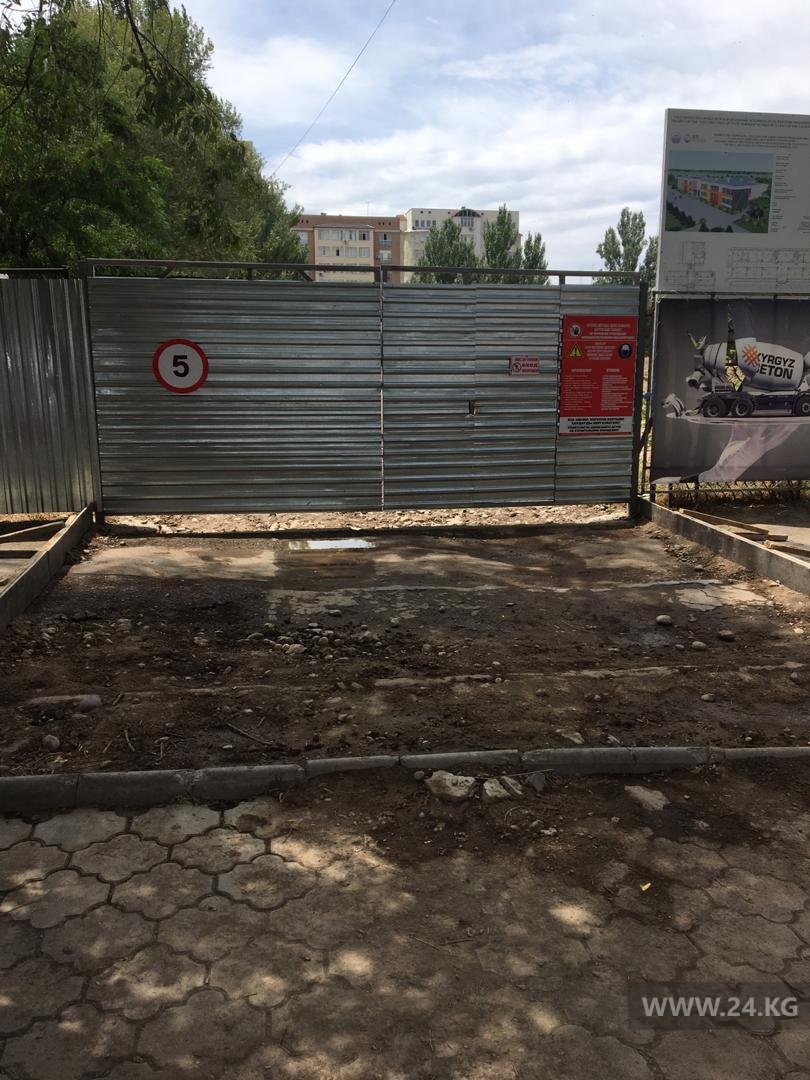 Тротуар на улице Шопокова