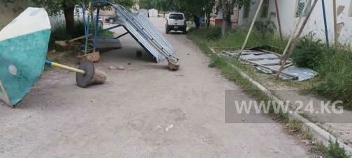 Детская площадка в Караколе
