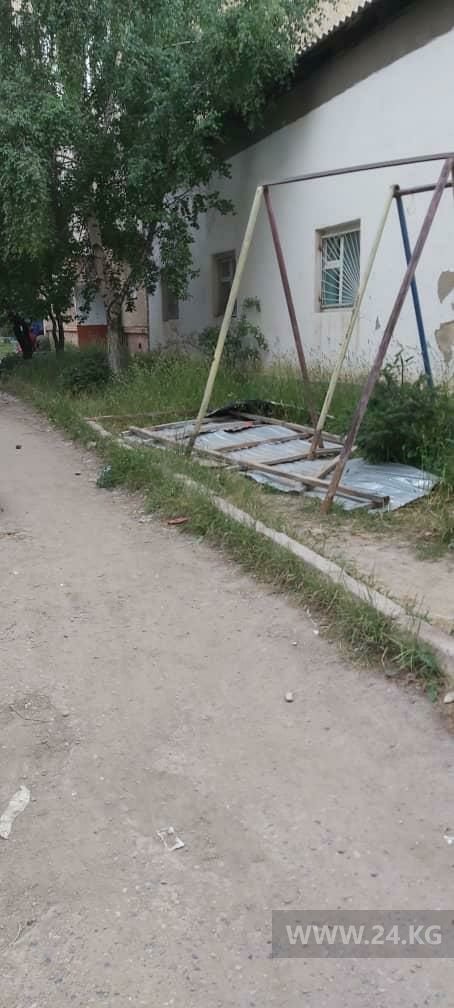 Детская площадка в Караколе