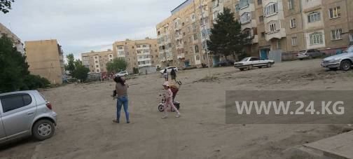Детская площадка в Караколе