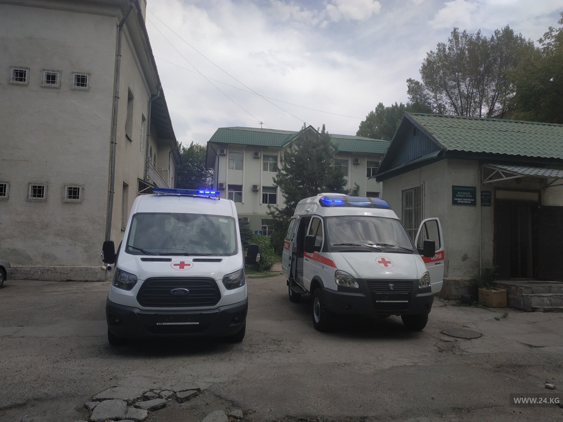 Минздрав закупил машины скорой помощи
