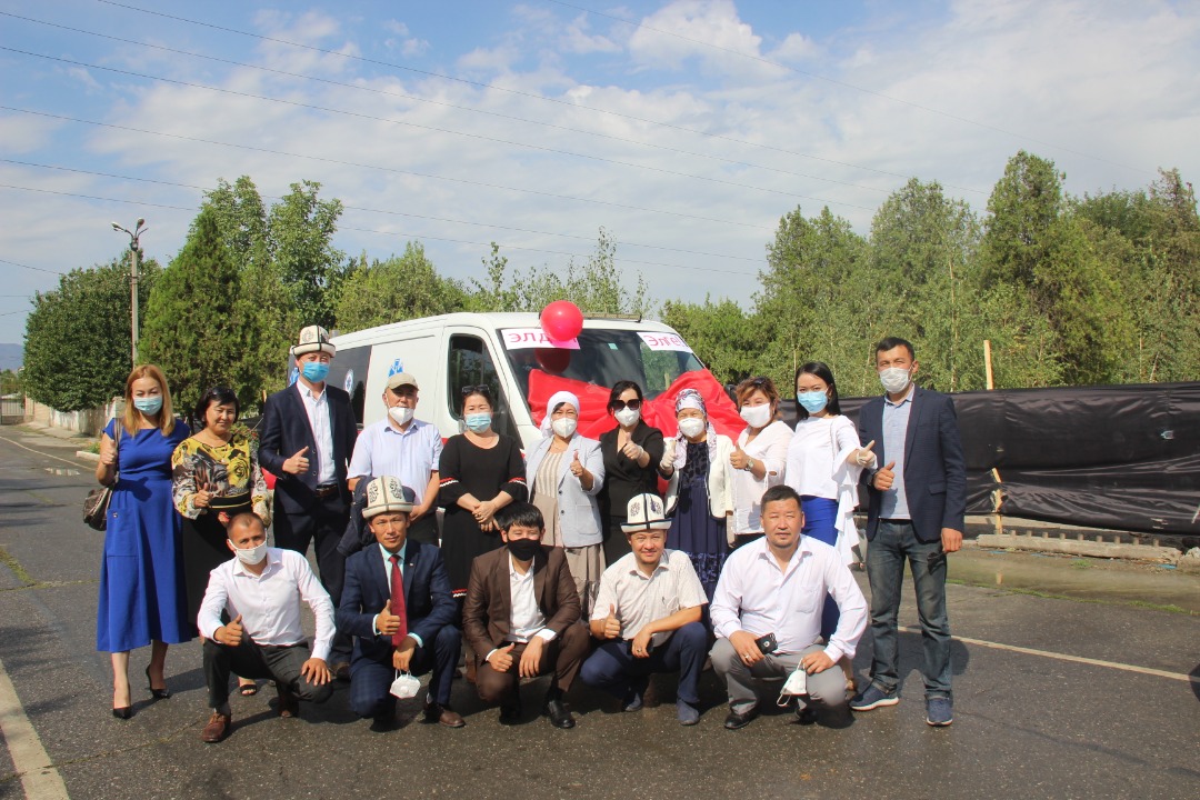 Жители Кызыл-Кии подарили городу новый автомобиль скорой помощи