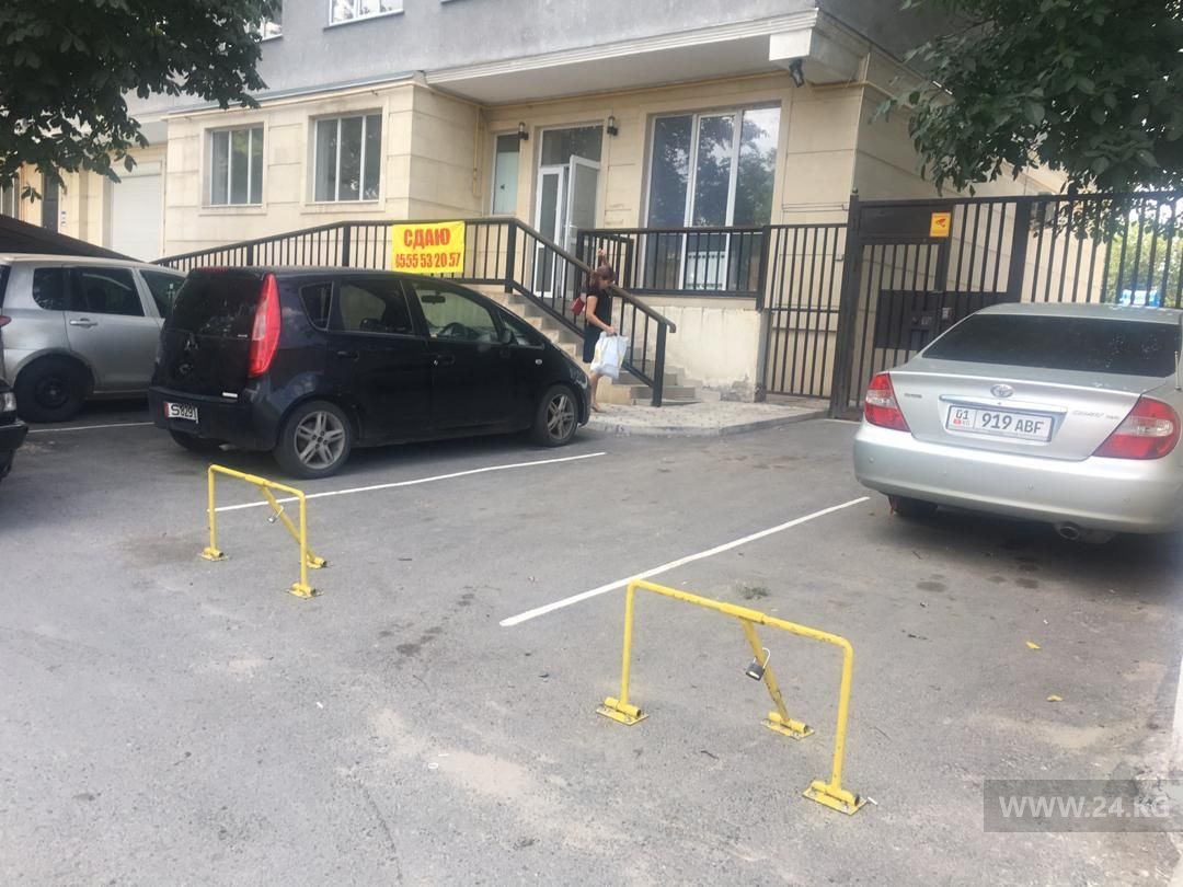 Бишкекчанин загородил парковкой пожарный выезд